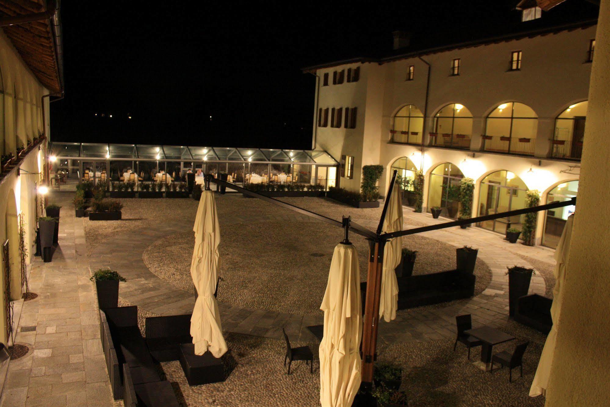 Hotel Cascina Canova Uggiate-Trevano ภายนอก รูปภาพ